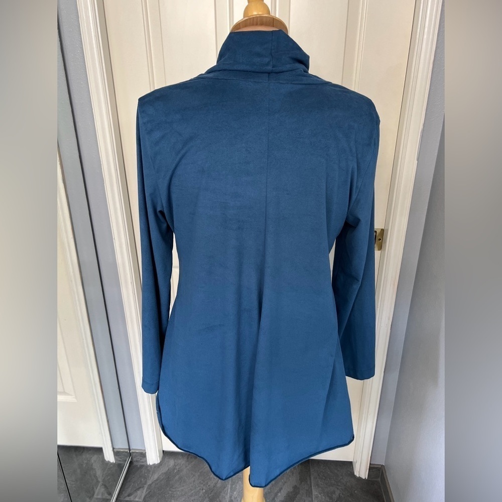 The Pyramid Collection Wrap Front Top - Picture 4 of 7